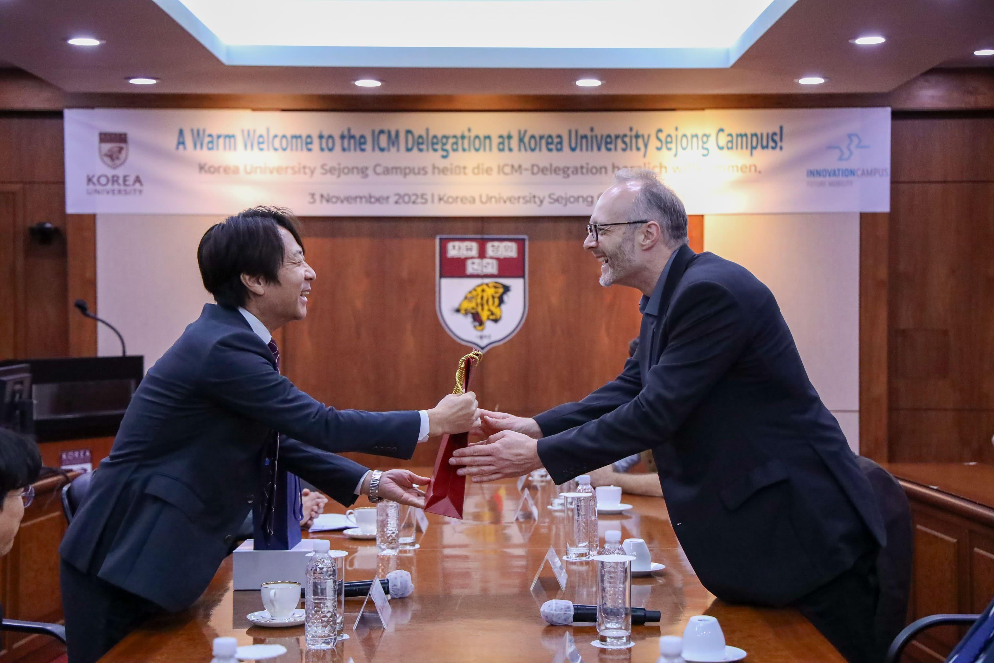 선물 교환 사진